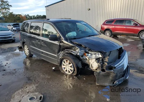 2013 Chrysler Town & Country Touring z USA, uszkodzony, nr VIN 2C4RC1BG6DR692663